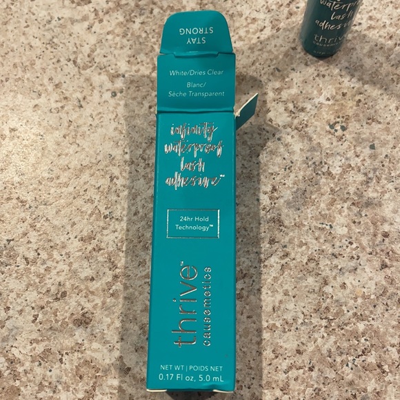 Brand New! Lashes with lash adhesive! - Picture 4 of 5